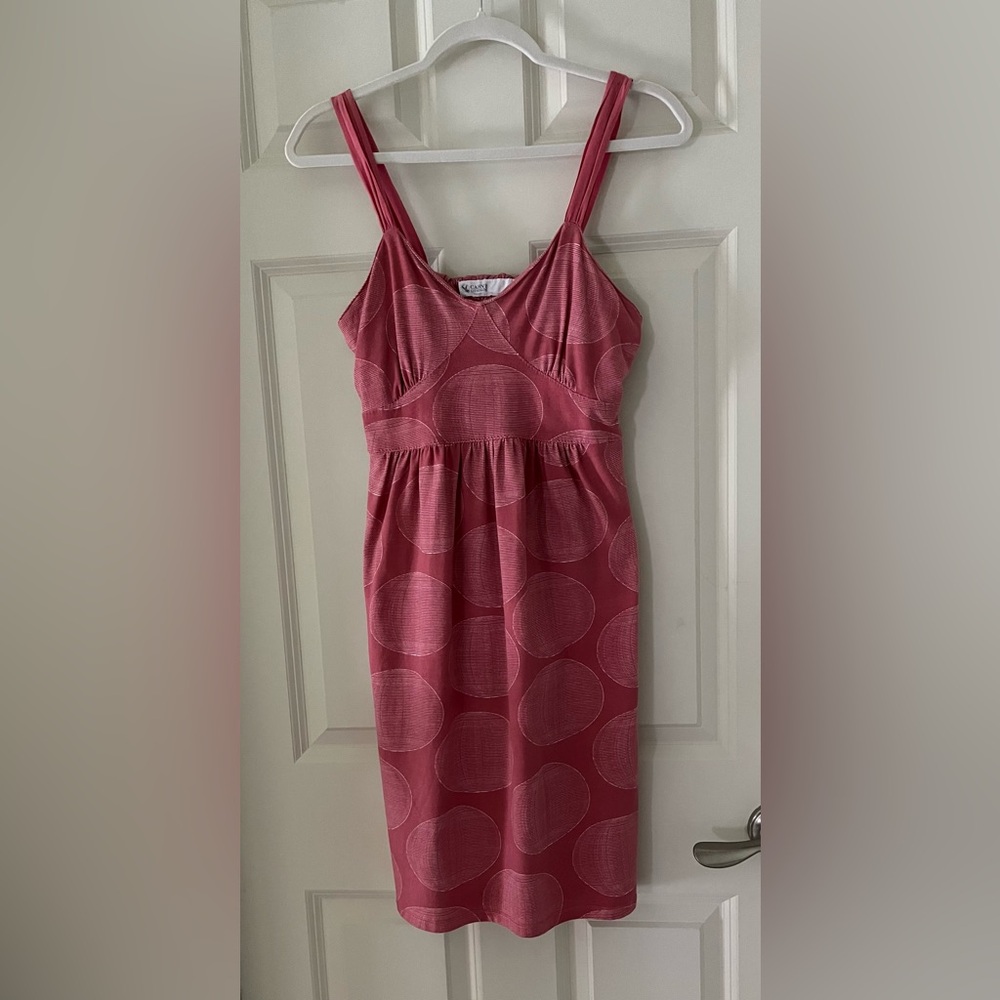 Carve Designs athletic dress, salmon pink & white w/built in support, size S